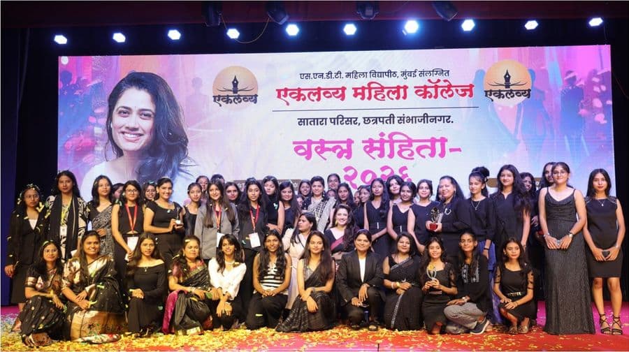 The full cast of Vastra Sanhita 2026 on stage