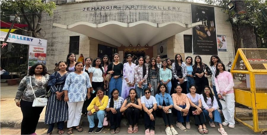 Outside the Jehangir Art Gallery, Mumbai
